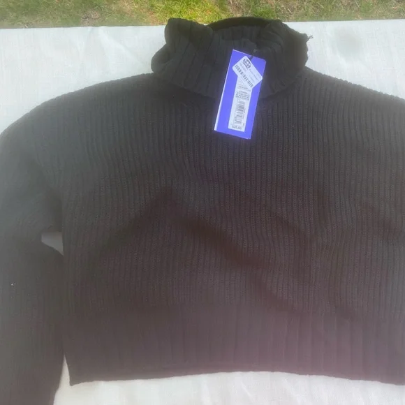 Women’s Future Collection Sweater NWT - Picture 6 of 9